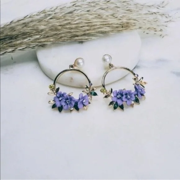 purple flower statement earrings pearl with crystal - Picture 4 of 6